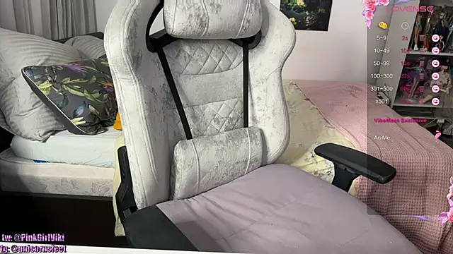 Snapshot of unicornsfeet chatting on March 20, 4:09 pm unicornsfeet online show from March 20, 4:09 pm