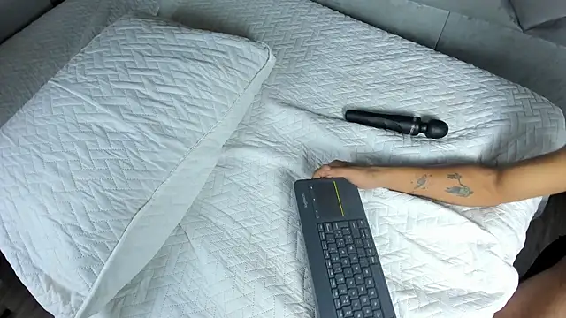 Snapshot of yayi_derek chatting on February 25, 2:44 pm yayi derek online show from February 25, 2:44 pm