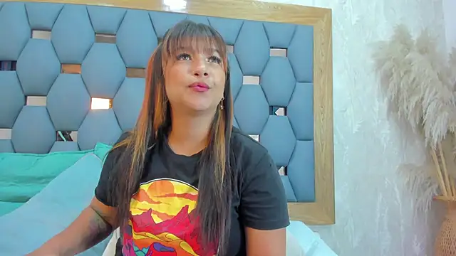 Snapshot of yayi_derek chatting on November 3, 11:44 am yayi derek online show from November 3, 11:44 am