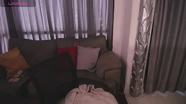 Snapshot of lia_huan chatting on February 3, 1:51 pm lia huan online show from February 3, 1:51 pm