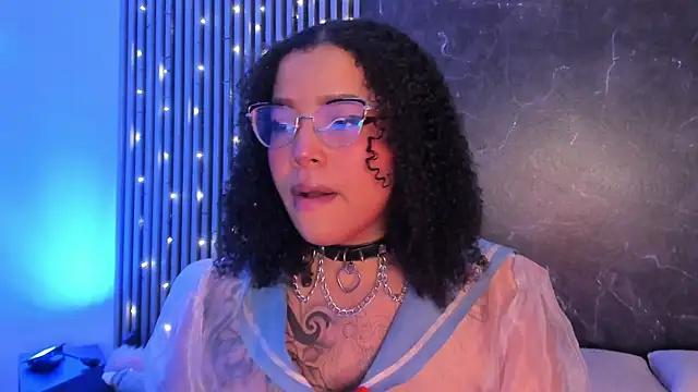 Snapshot of Emiilycollins chatting on December 13, 7:43 pm Emiilycollins online show from December 13, 7:43 pm