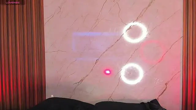 Snapshot of Emiilycollins chatting on December 28, 12:57 am Emiilycollins online show from December 28, 12:57 am