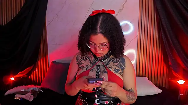 Snapshot of Emiilycollins chatting on January 20, 8:50 pm Emiilycollins online show from January 20, 8:50 pm