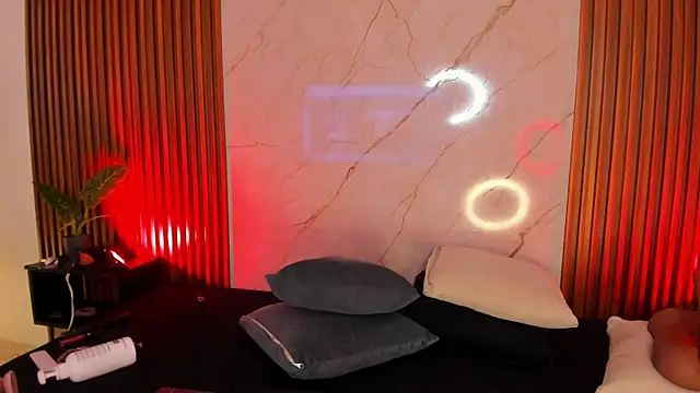 Snapshot of Emiilycollins chatting on January 26, 10:57 pm Emiilycollins online show from January 26, 10:57 pm