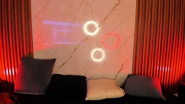 Snapshot of Emiilycollins chatting on February 8, 8:10 pm Emiilycollins online show from February 8, 8:10 pm