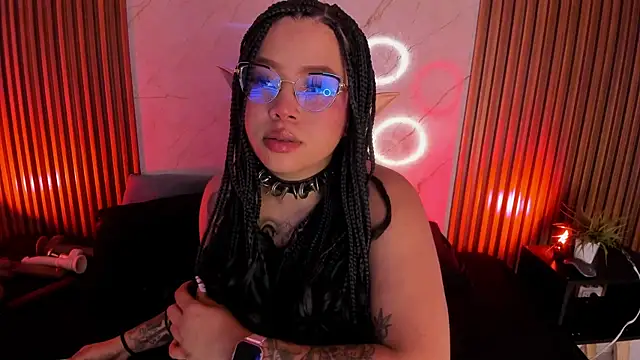 Snapshot of Emiilycollins chatting on February 12, 9:33 pm Emiilycollins online show from February 12, 9:33 pm