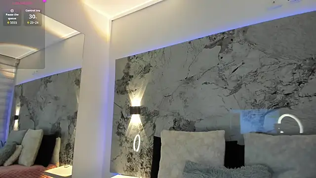 LIZ HOLMES online show from November 18, 10:52 am