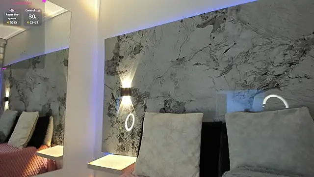 LIZ HOLMES online show from November 28, 10:40 am