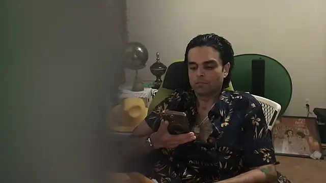 Snapshot of GForceSavage chatting on November 18, 3:34 am GForceSavage online show from November 18, 3:34 am