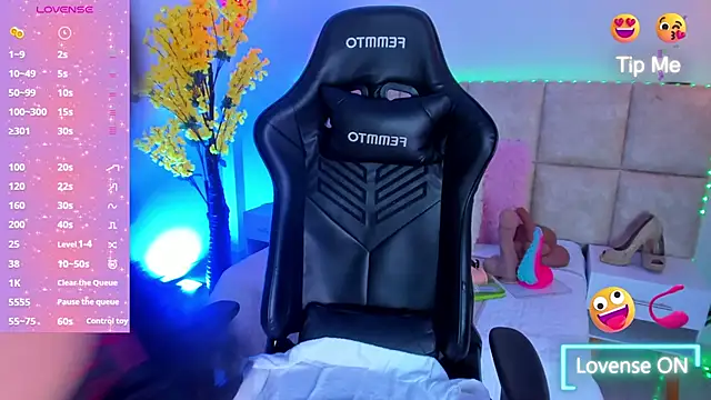 LiaaGenner online show from March 2, 5:36 pm