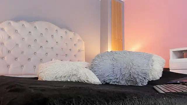 RamonaSimons online show from September 29, 8:24 pm