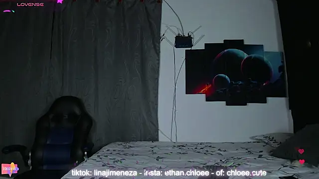 Snapshot of ethan_chloeee chatting on December 2, 2:42 am ethan chloeee online show from December 2, 2:42 am