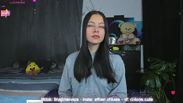 Snapshot of ethan_chloeee chatting on February 2, 3:43 am ethan chloeee online show from February 2, 3:43 am