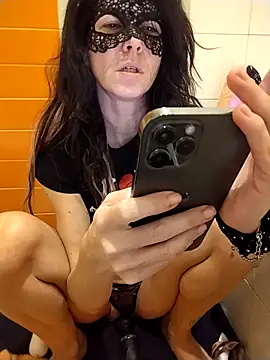 EmySkinny85 online show from February 13, 2:52 pm