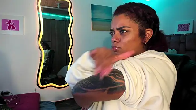 ladyrd1 online show from January 24, 7:41 am