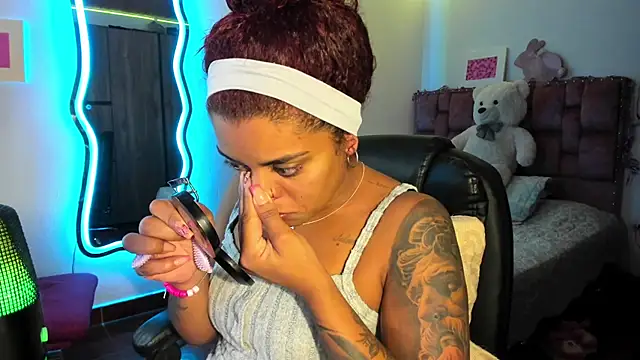 ladyrd1 online show from January 29, 5:30 am