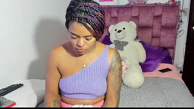 ladyrd1 online show from October 18, 7:53 am