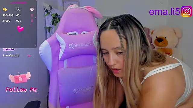 Snapshot of ema_tayy chatting on March 19, 4:47 am ema tayy online show from March 19, 4:47 am