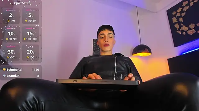 Snapshot of Angel_Snowhotxxx chatting on January 22, 7:13 pm Angel Snowhotxxx online show from January 22, 7:13 pm