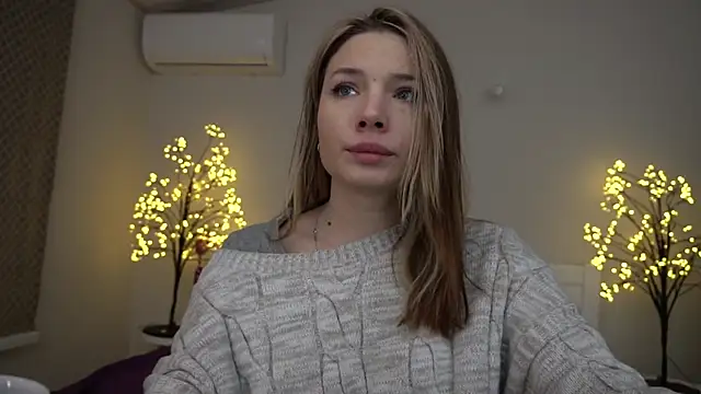 IceDanielles online show from January 10, 2:13 pm