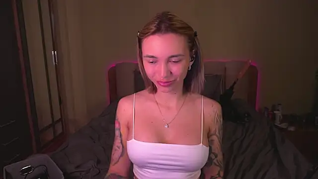 Snapshot of Teo_Rose chatting on February 28, 6:21 am Teo Rose online show from February 28, 6:21 am