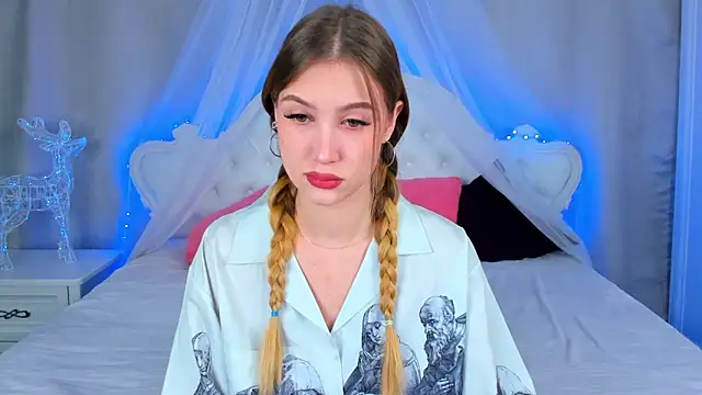 Snapshot of VitalinaBlue chatting on November 29, 1:19 am VitalinaBlue online show from November 29, 1:19 am