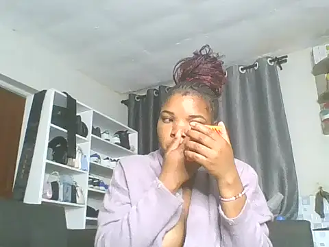 Snapshot of sweet_bigclit chatting on November 23, 3:50 am sweet bigclit online show from November 23, 3:50 am