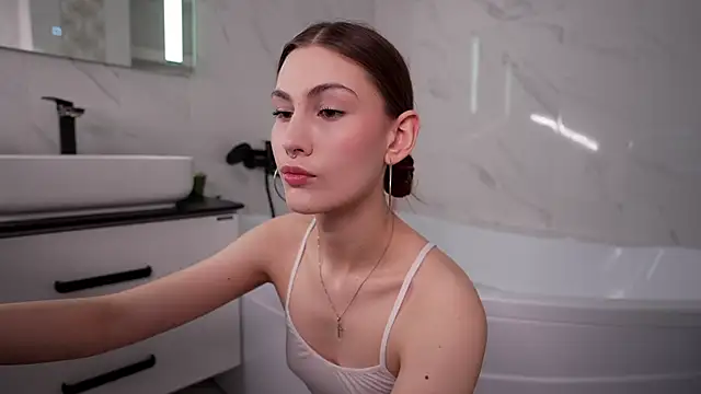 Snapshot of AlisaLore chatting on March 10, 7:32 am AlisaLore online show from March 10, 7:32 am