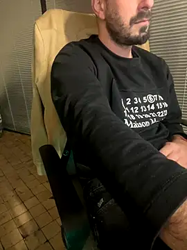 Snapshot of giorgakaci69 chatting on November 28, 4:20 pm giorgakaci69 online show from November 28, 4:20 pm