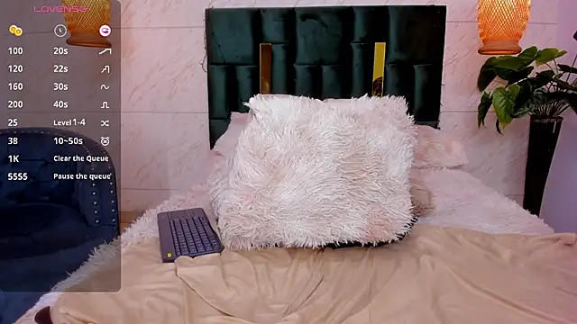 Taiissa  online show from February 7, 11:55 pm