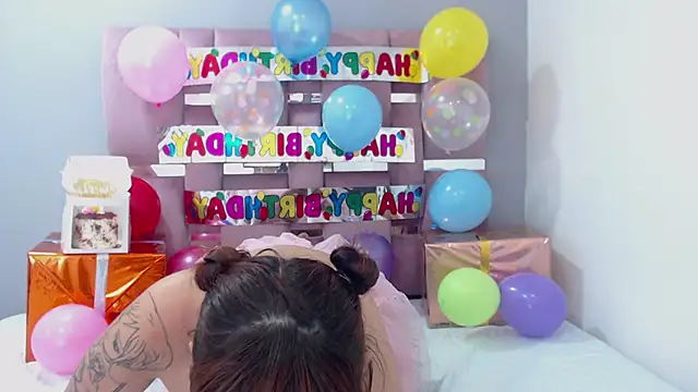 EmiliaKurt online show from February 3, 8:57 pm