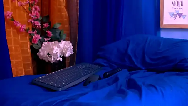 roberts kloe online show from March 22, 8:04 pm