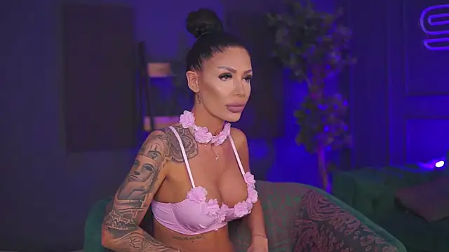 RaquelleVon online show from January 29, 10:11 pm