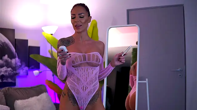 RaquelleVon online show from November 22, 4:33 am