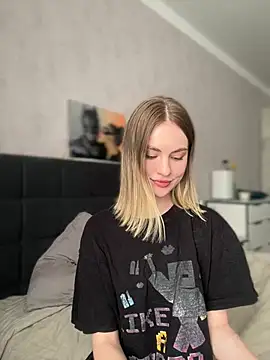 Snapshot of LoveGameSexx chatting on March 14, 12:18 pm LoveGameSexx online show from March 14, 12:18 pm