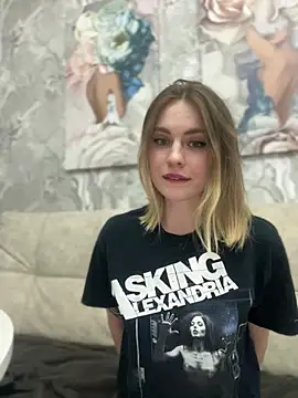 Snapshot of LoveGameSexx chatting on March 20, 8:19 pm LoveGameSexx online show from March 20, 8:19 pm