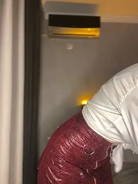 Snapshot of LoveGameSexx chatting on March 21, 7:02 pm LoveGameSexx online show from March 21, 7:02 pm