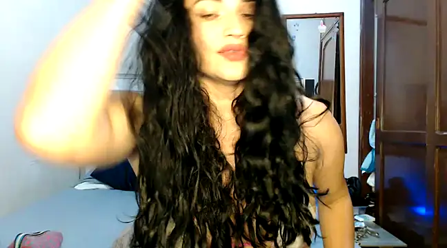 Snapshot of Katalleyaa chatting on December 3, 9:56 pm Katalleyaa online show from December 3, 9:56 pm