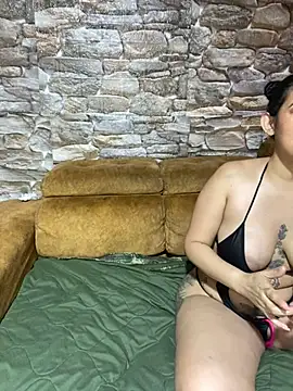 Snapshot of twohornys chatting on December 7, 6:59 pm twohornys online show from December 7, 6:59 pm