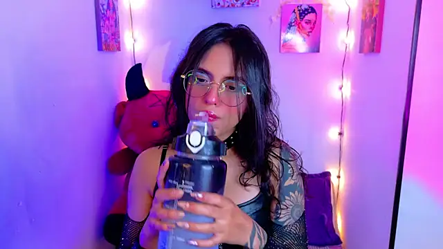 Snapshot of Dann_dan chatting on December 4, 3:15 am Dann dan online show from December 4, 3:15 am