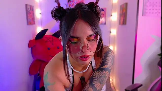 Snapshot of Dann_dan chatting on February 22, 4:07 am Dann dan online show from February 22, 4:07 am