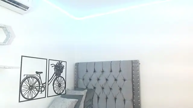 YUSELFI ROSS  online show from February 5, 12:06 pm