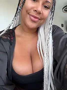 HaileyDiana online show from October 10, 3:00 pm