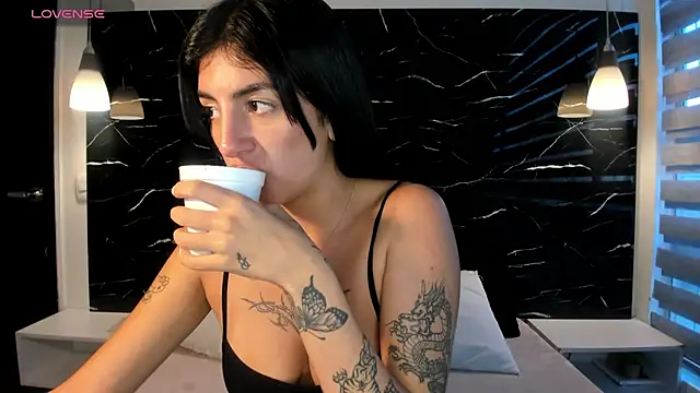 ANTONELLA  ROUSE  online show from December 31, 11:42 am