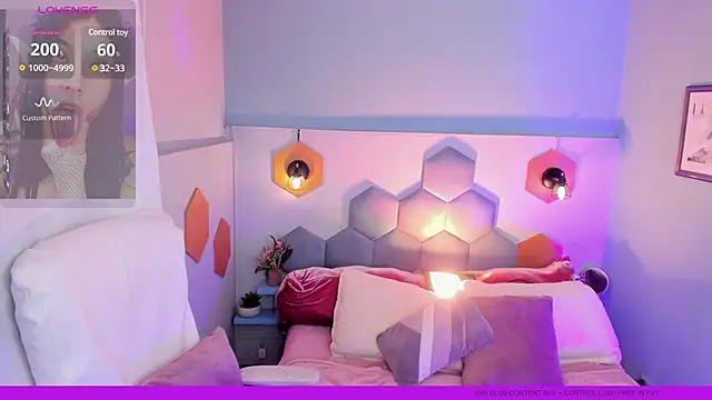 Snapshot of Melissa_Koster chatting on February 8, 8:20 am Melissa Koster online show from February 8, 8:20 am