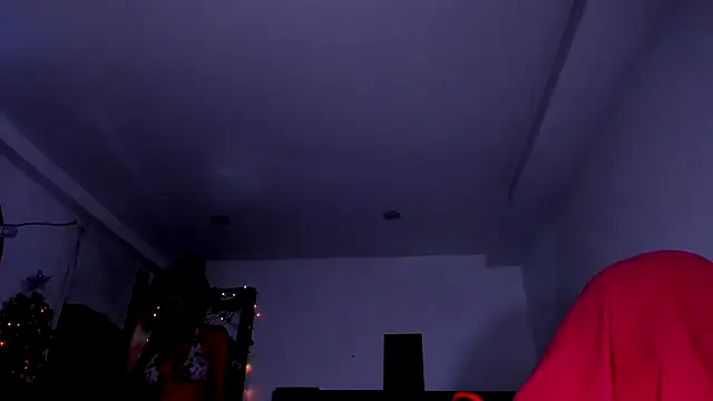 Snapshot of kerlysmith_24 chatting on December 29, 12:20 am kerlysmith 24 online show from December 29, 12:20 am