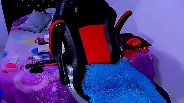 Snapshot of kerlysmith_24 chatting on January 29, 10:43 pm kerlysmith 24 online show from January 29, 10:43 pm