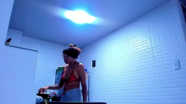 Snapshot of kerlysmith_24 chatting on February 8, 7:27 pm kerlysmith 24 online show from February 8, 7:27 pm