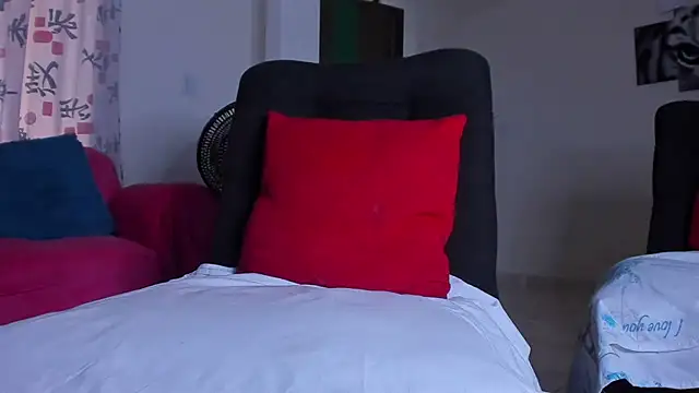 Snapshot of kerlysmith_24 chatting on September 25, 8:45 pm kerlysmith 24 online show from September 25, 8:45 pm