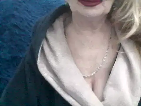 CarlyTreat online show from February 13, 6:05 pm